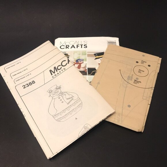 Assorted Christmas Craft Patterns Butterick McCalls Simplicity - Picture 4 of 6